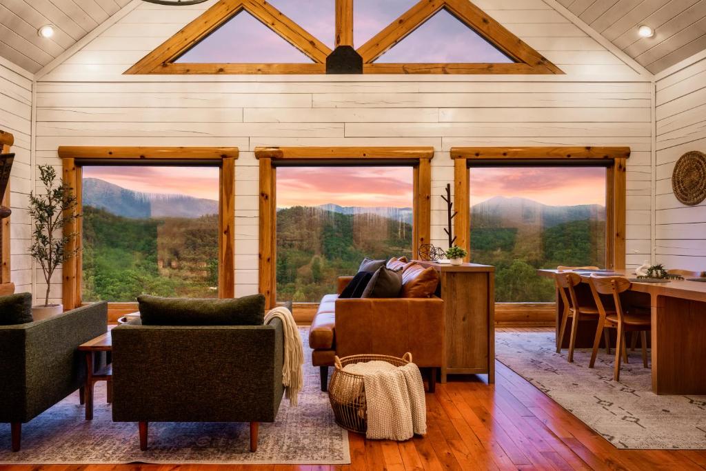 Million Dollar View, Hot Tub, 2 Master King Ensuite, Game Room, Sevierville