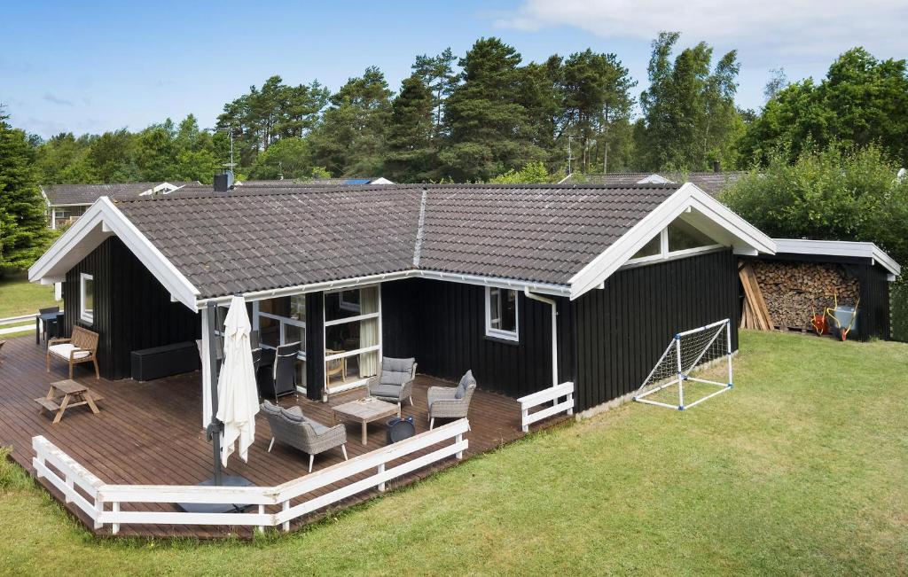 Nice Home In Højby With Wifi, Højby