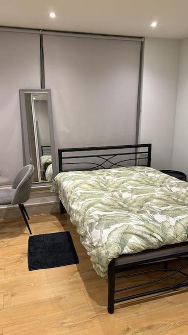 Cozy and Comfortable Studio, Surbiton