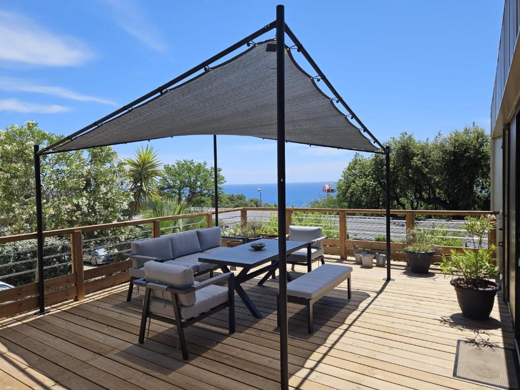 Voltaire, Saint-Raphaël