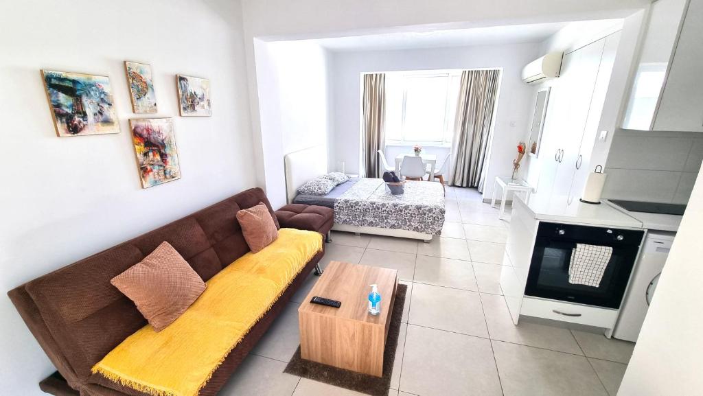 Stylish Studio - 2 Minutes from Kastella Beach, Larnaka