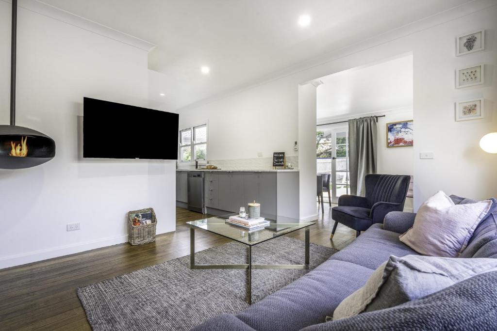 She Sells Seashells, Rosebud