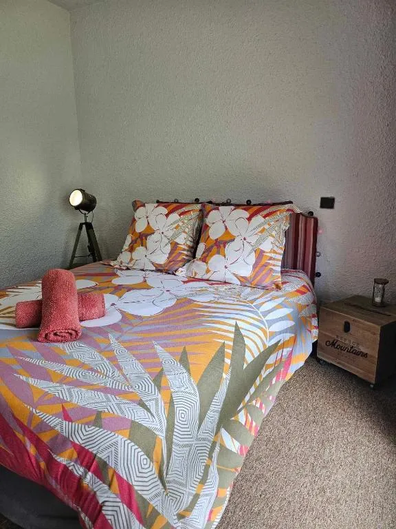 Cinéma, Chambre Privée Au Le Refuge Du Phoenix，位于Échevis的酒店