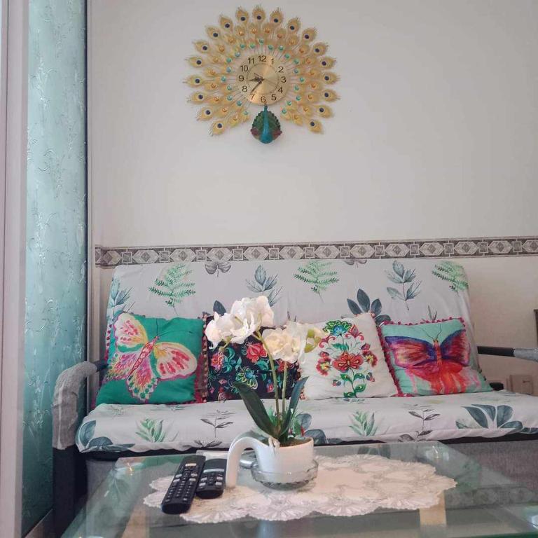 Bahamas Bliss, Manila
