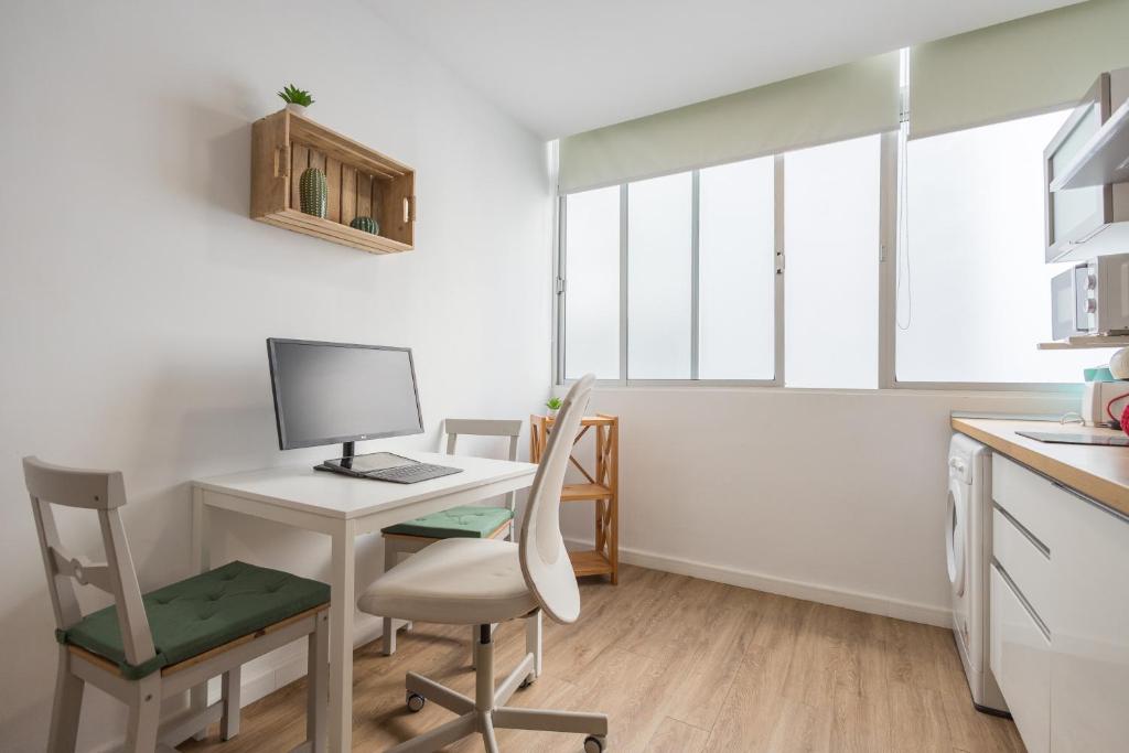 Las Canteras Beach Workfriendly Bright Studio - 2