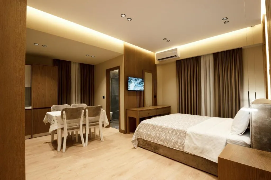 Sunny Hill Boutique Hotel, hotel in Gjirokastër