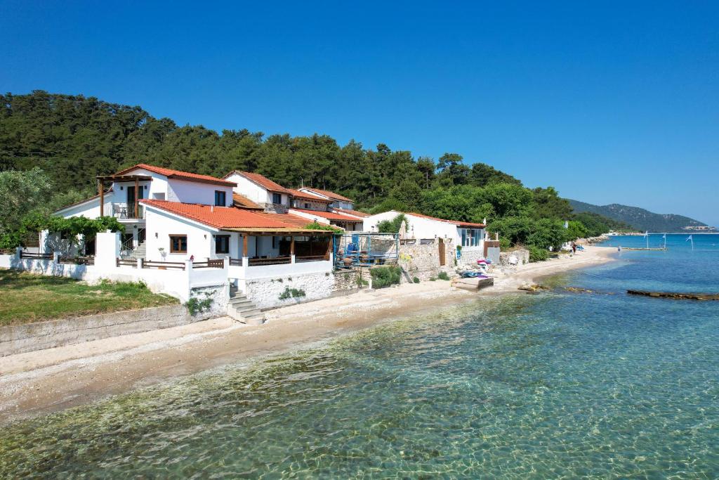 Aigialos Suites, Limenas