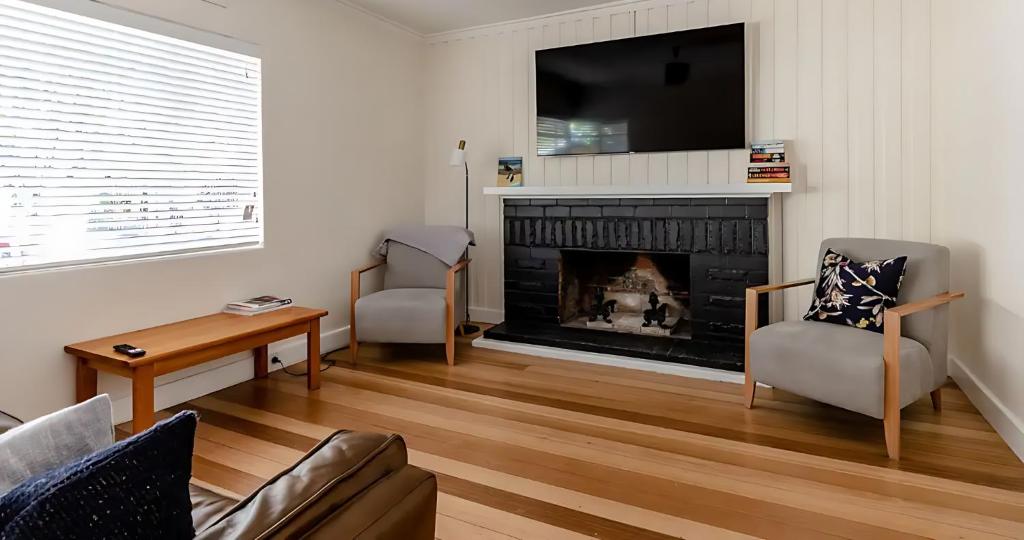 Relaxing modern home in central Sandy Bay, Sandy Bay