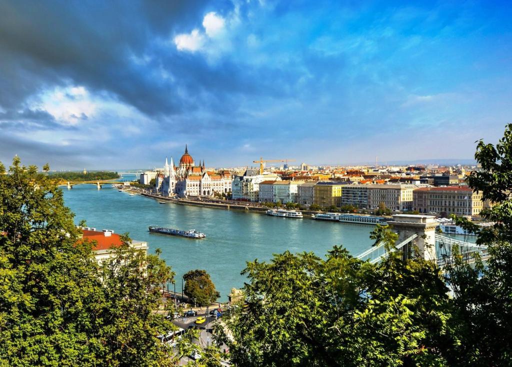 สภาพแวดล้อมโดยรอบ