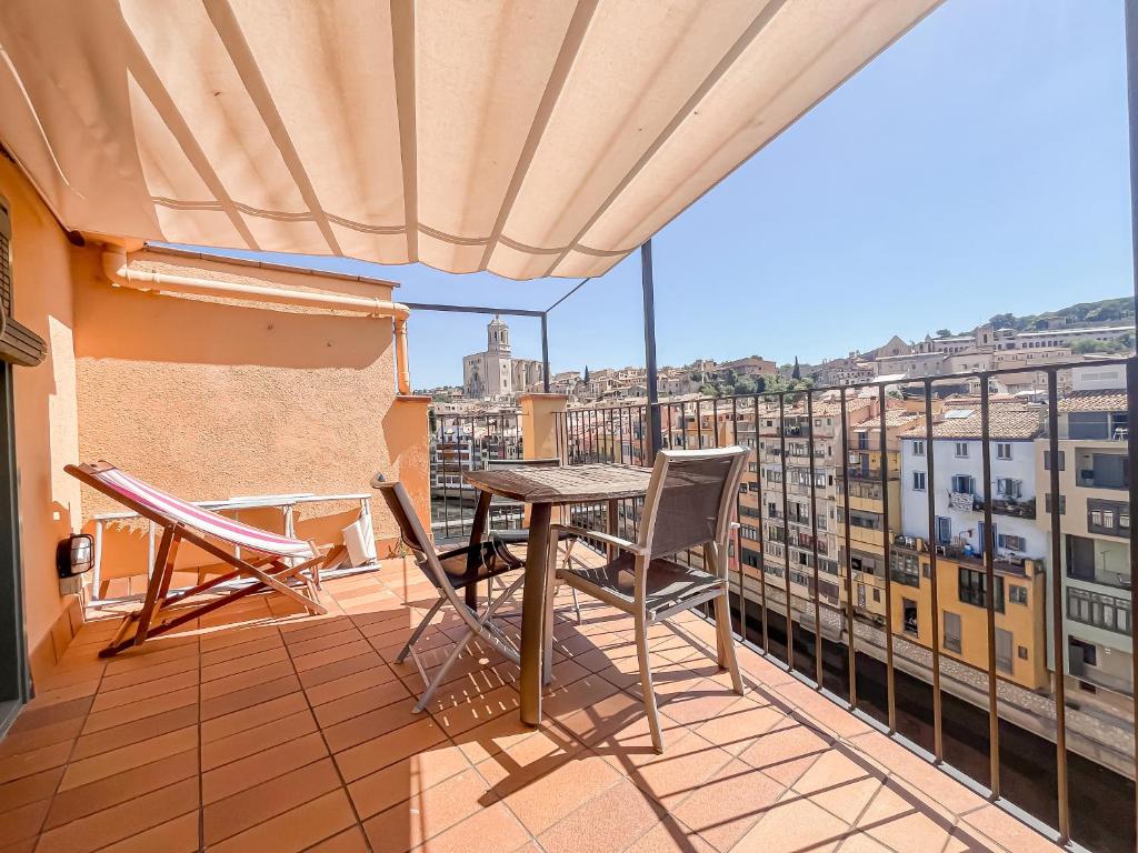 Sleep & Stay- Luxury top floor apt with terrace, Girona