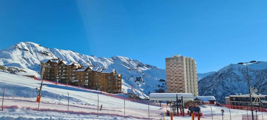 Appart chaleureux au pied des pistes avec piscine - 3