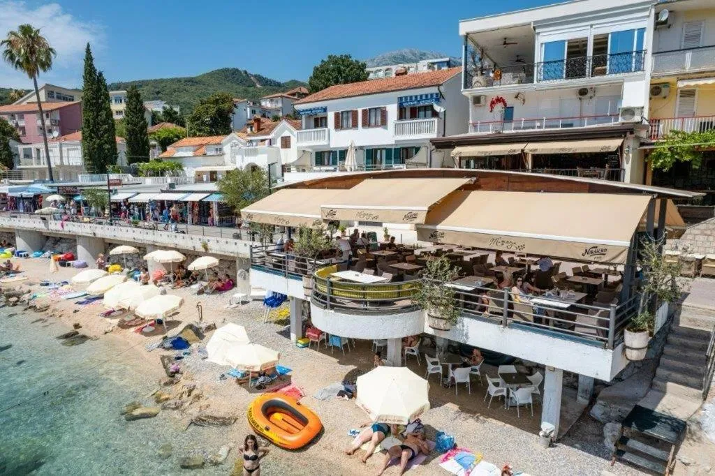Apartments Cebra, hotel in Herceg-Novi