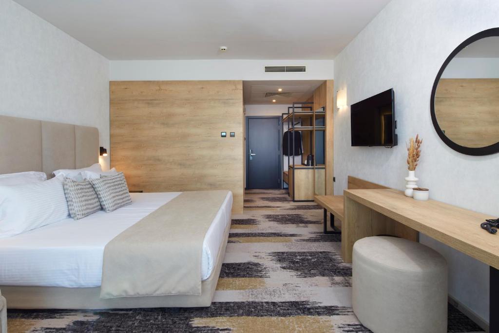 Hotel MARVEL - FULLY RENOVATED FREE Beach Access — Hotel rooms in Sunny Beach, Burgas Region