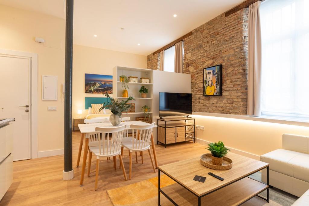 Arenal Beach by ELE Apartments, Малага