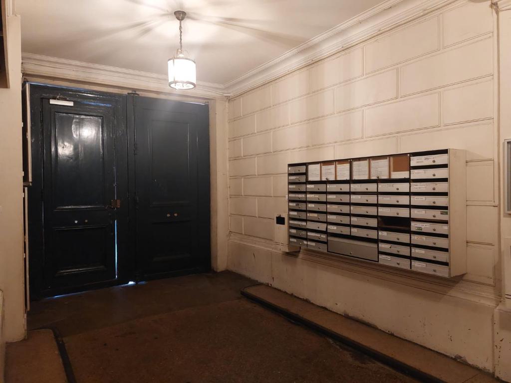 PARIS BASTILLE BERCY GARE DE LYON CHAMBRE CLIMATISEE 9m2 idéal 1 pers ,max 2 pers - 3