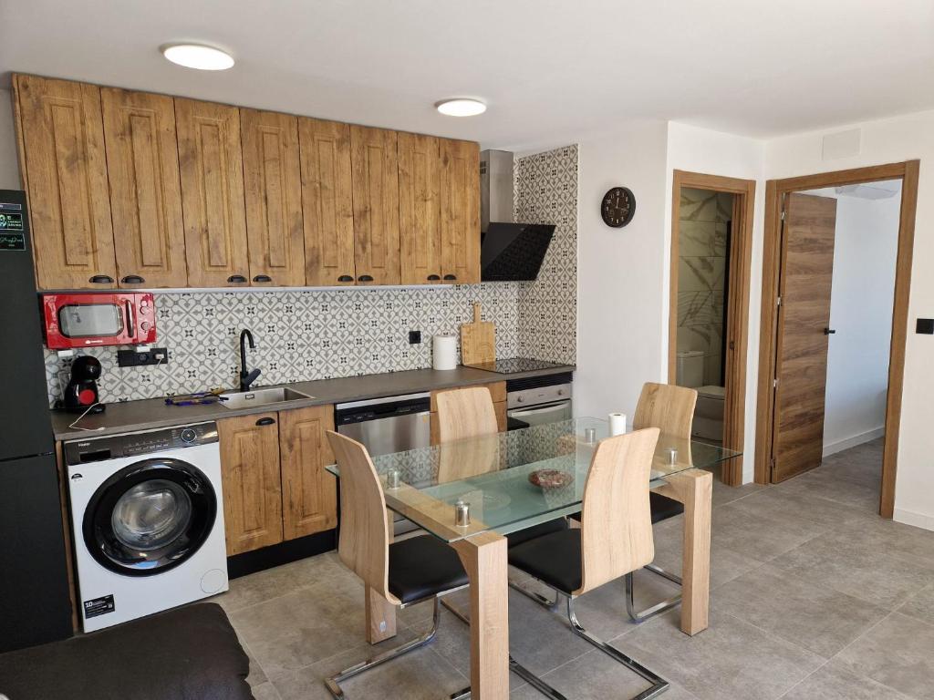 House totally refurbished in 2024, terrace in front of the sea, 1 min walk to the beach, aircon, wifi - 2
