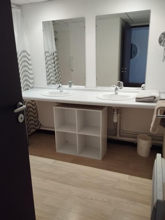 Lourdes grand studio classé 2 étoiles de 1 à 4 personnes - 2