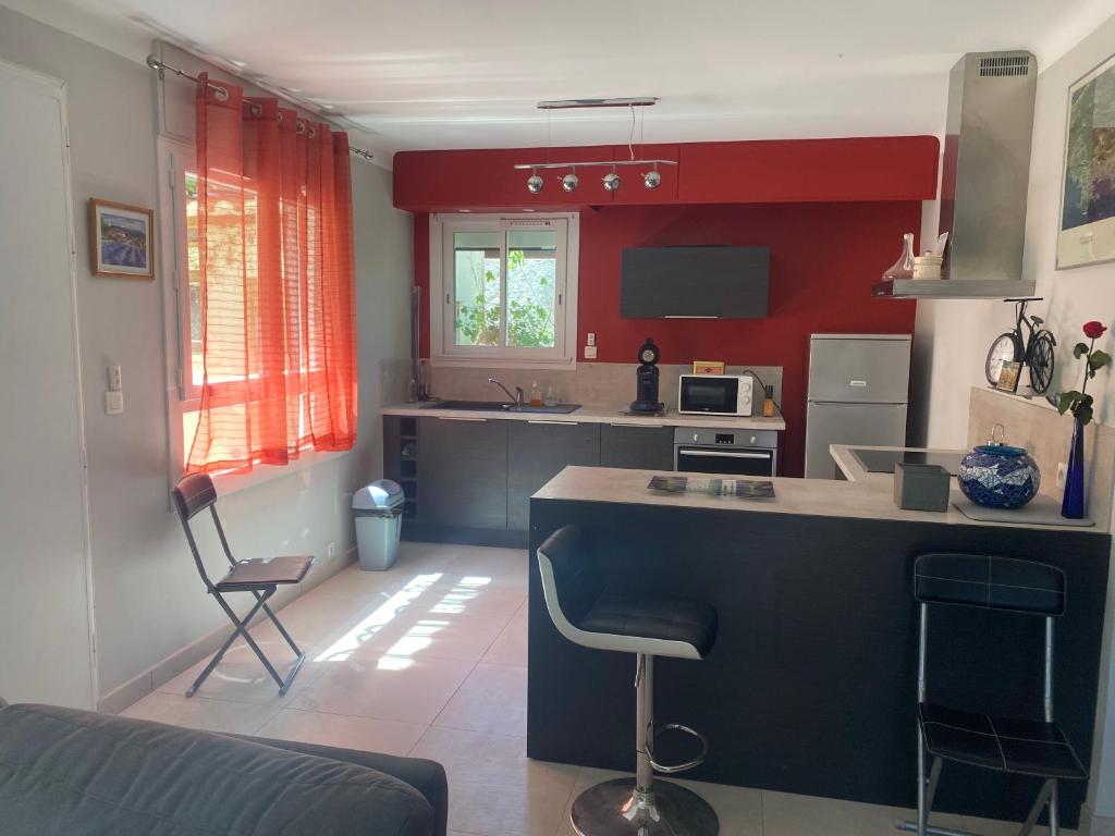 Rez de villa Grand T2 proche plage Marvivo-Sablettes - 3