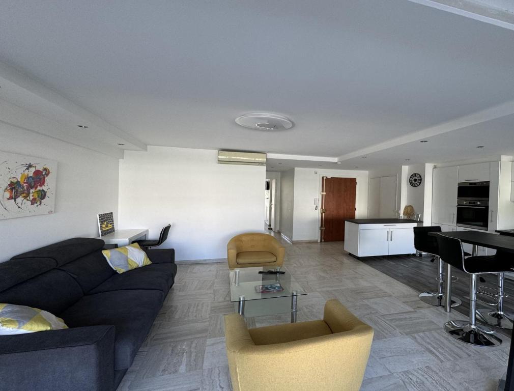 Charming 2 room , 52 m2, very spacious, bright and near sea Martinez hotel - 4