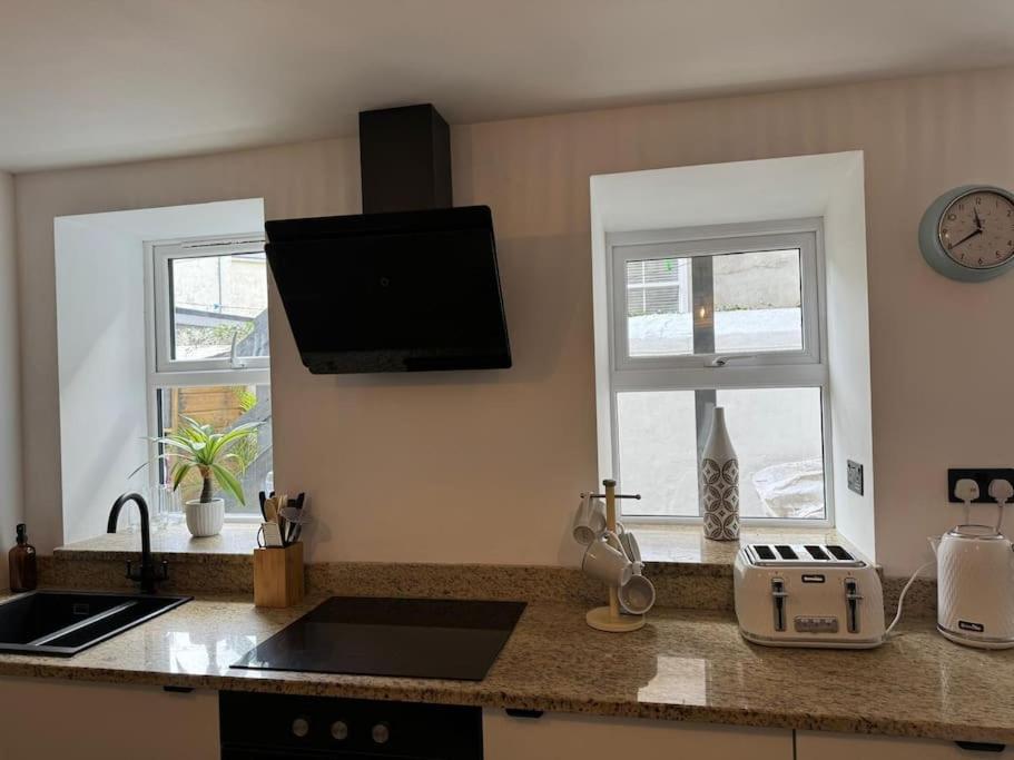 Central Apartment near Penzance Beach photo 3