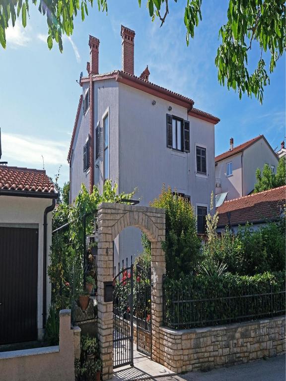 Penthouse Stella, Pula