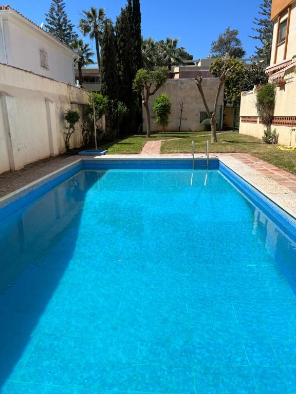 La Gran Playa,Piscina Terraza y parking 8 personas, Малага