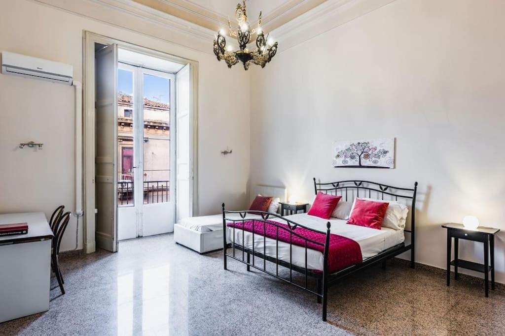 Una Piccola Luna - SICILIAN MOOD Collection, Katánie