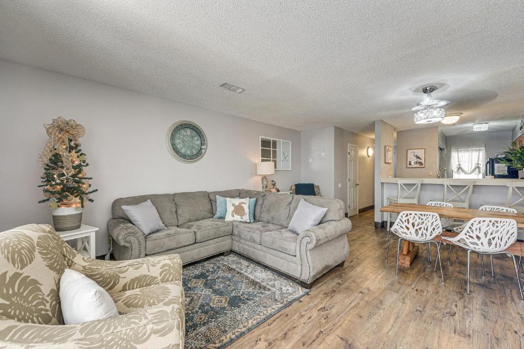 Steps to Ocean Convenient Myrtle Beach Townhome!, Myrtle Beach