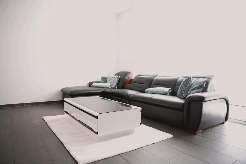 Modern & Bright 1BR Flat, Lucemburk