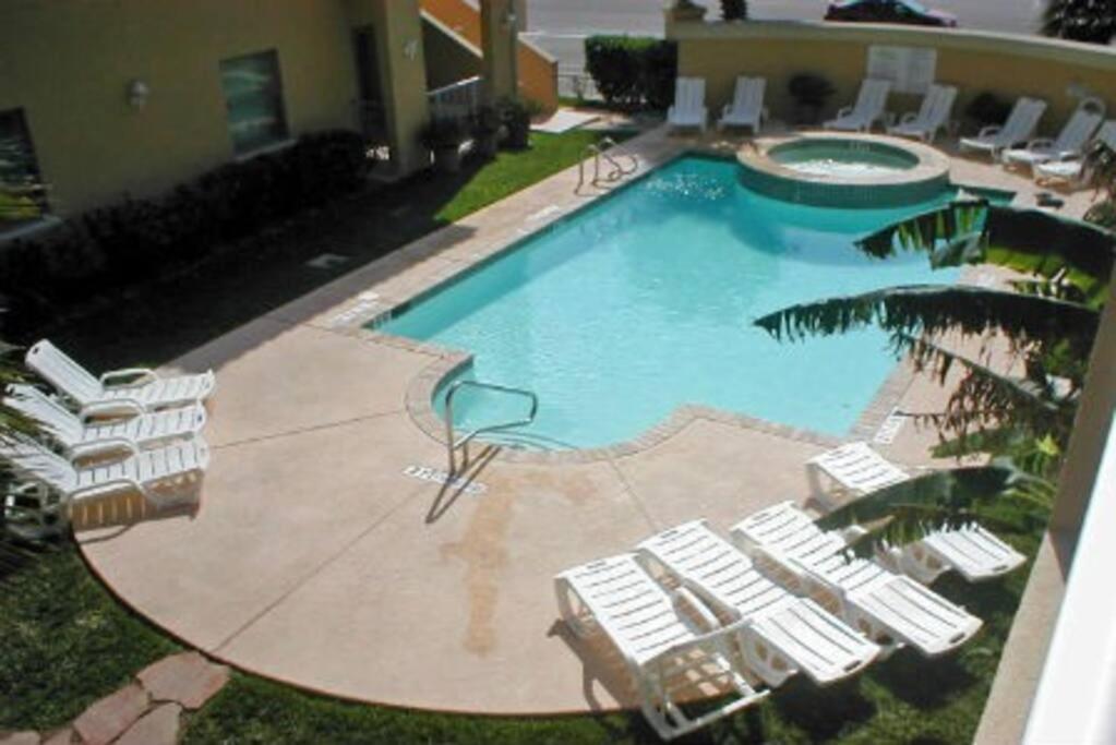 Las Verandas #204 close to Clayton's beach bar, South Padre Island