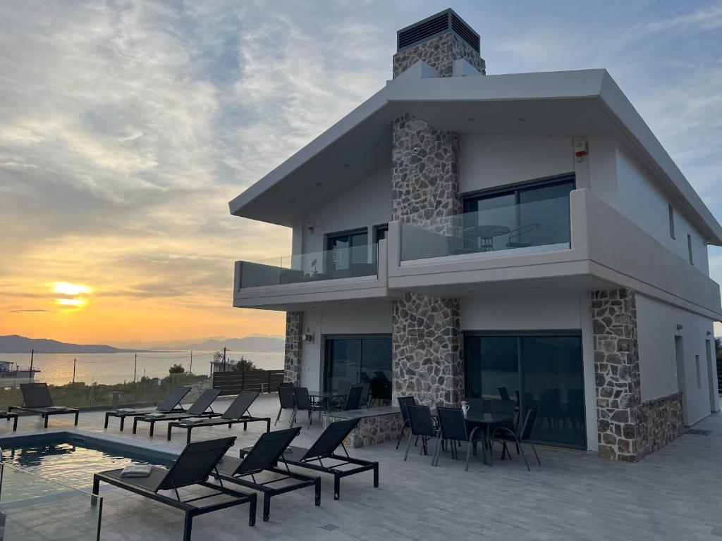 Theologos Views, Theológos