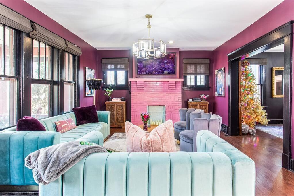 Minutes to Downtown, Walkable to Shopping & Dining, Nashville