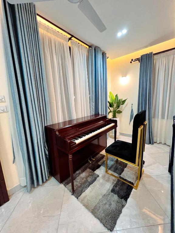 Piano and Gold Collections, Danfa, Danfa