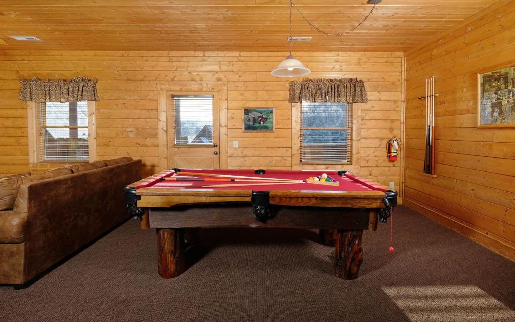 Above it All, Pigeon Forge