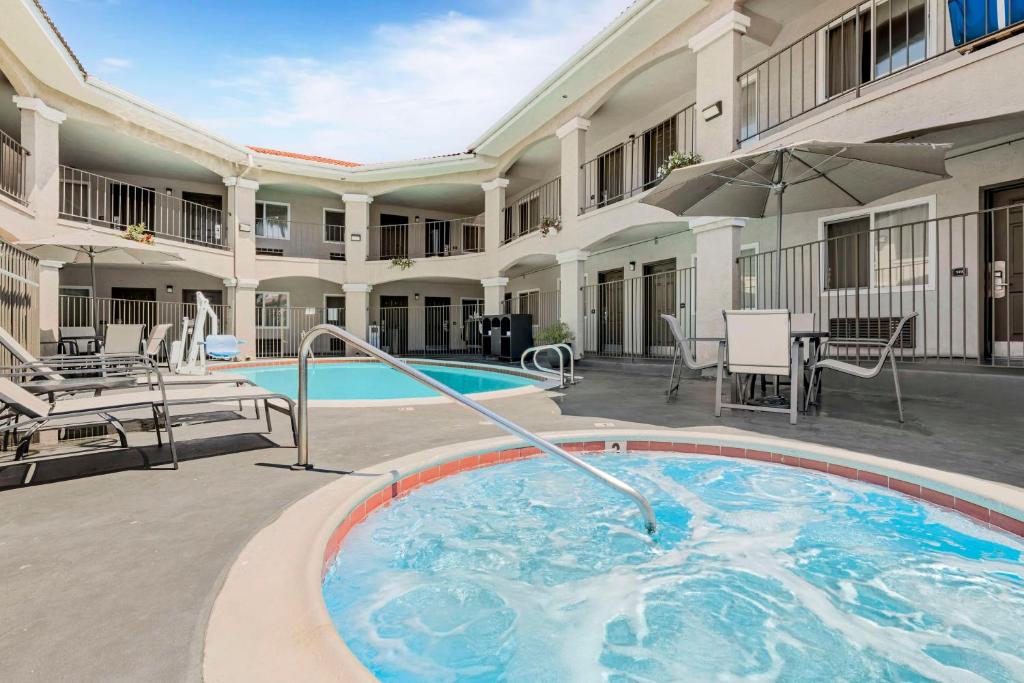 Best Western Santee Lodge 眺望