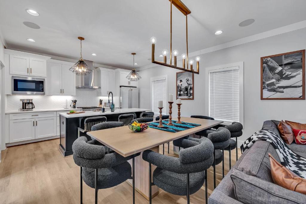 Bass - Private Rooftop - 8 mins to Broadway, Nashville