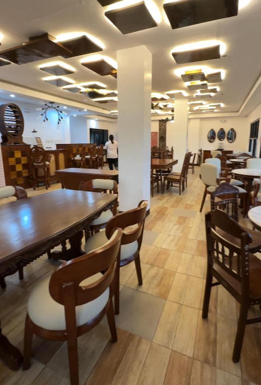 Restaurant, Charos Dormitel in Dumaguete