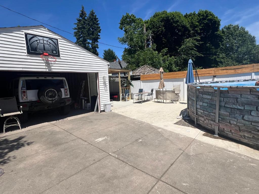 Backyard Rent, Cleveland