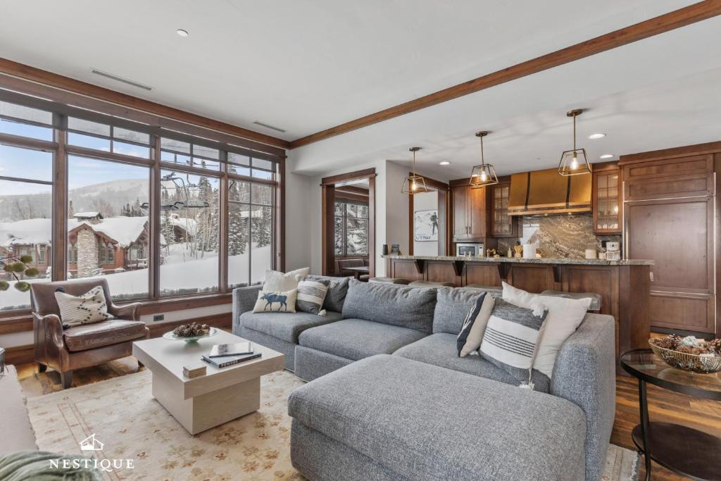 Maison Moose at Arrowleaf in Deer Valley, Luxurious Ski-In Ski-Out Condo Hosted by Nestique, Park City