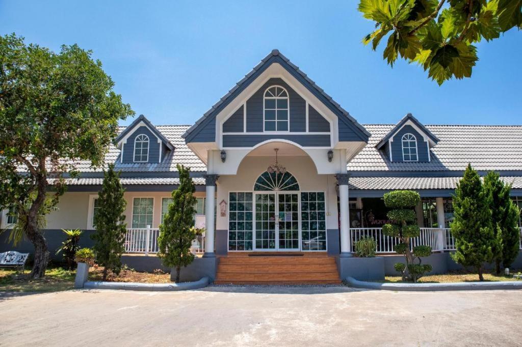 Janrapat Resort, Surat Thani