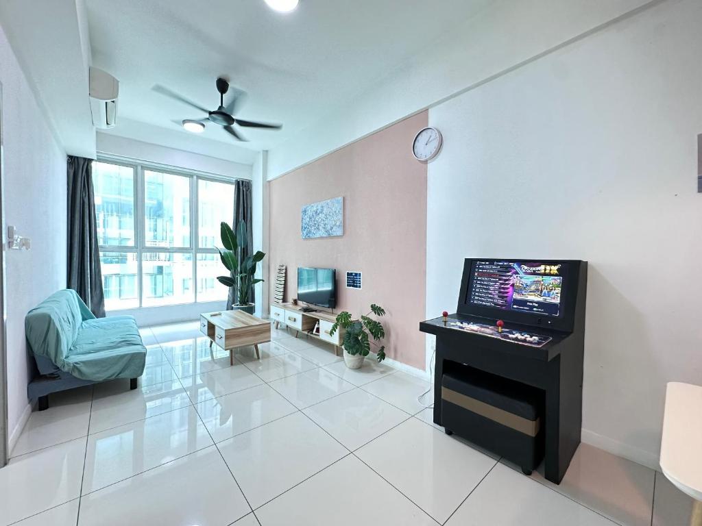 reSTARY - Blue Game, Sutera Avenue Infinity Pool - Imago Opposite - KK City- 2BR,5Pax 来沙旅 蓝色复古游戏主题公寓 - 无边际日落海景泳池 - Imago商场对面 - KK市中心 - 2房5人, Kota Kinabalu