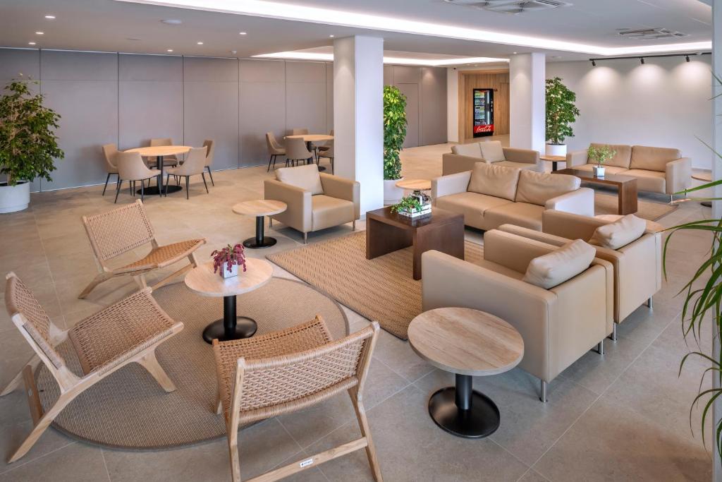 Hotel Mar Blau — Restaurant & bars in Calella, Catalonia