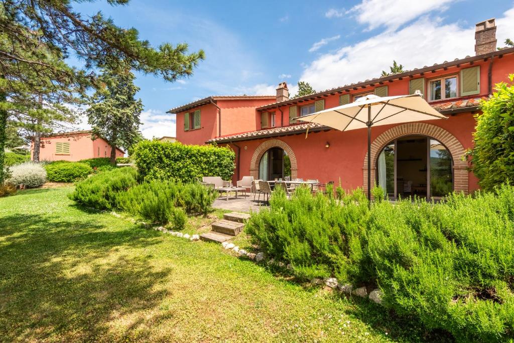 Cignella Resort — Hotel building in Trequanda, Tuscany