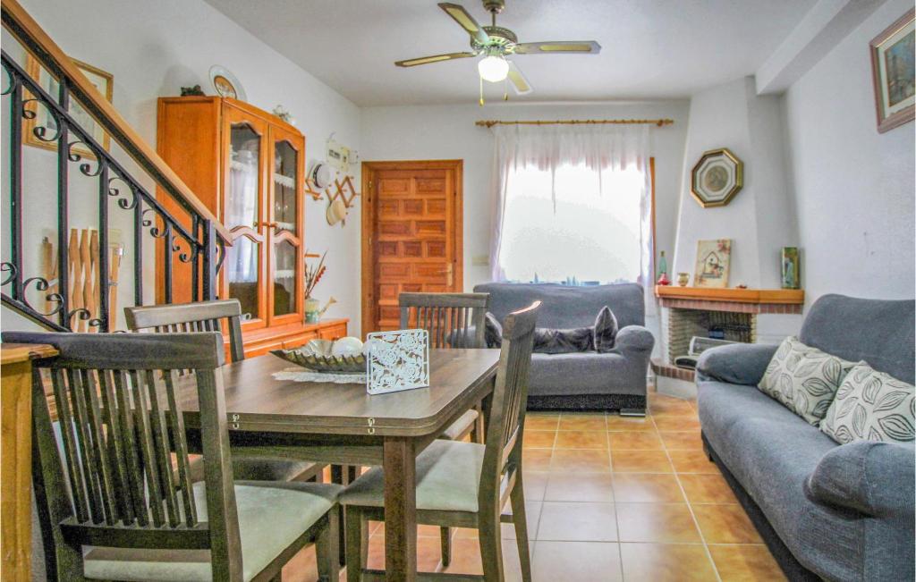 Gorgeous Home In Santa Pola - 2