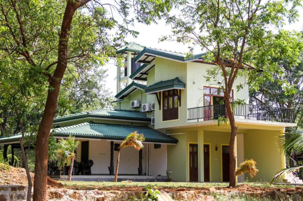 Yala Way Hide Resort, Kohombagahapelessa