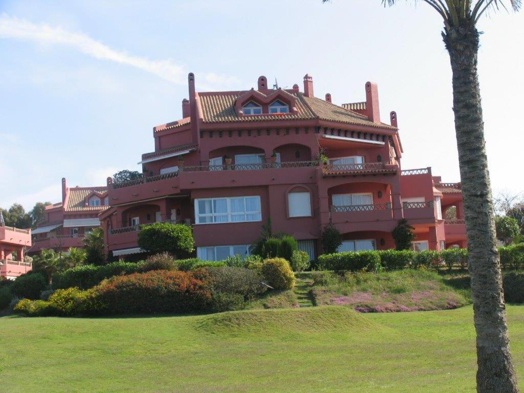 Marbella beachside apartment in 5 star gated - 2