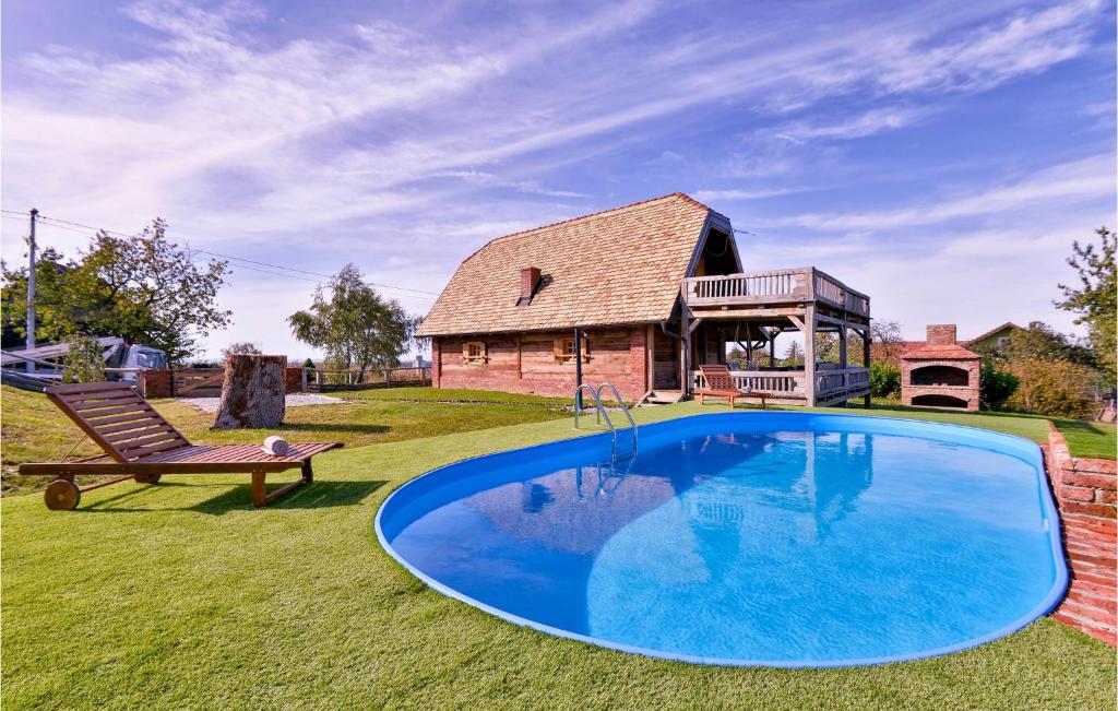 Awesome Home In Popovaca 전경