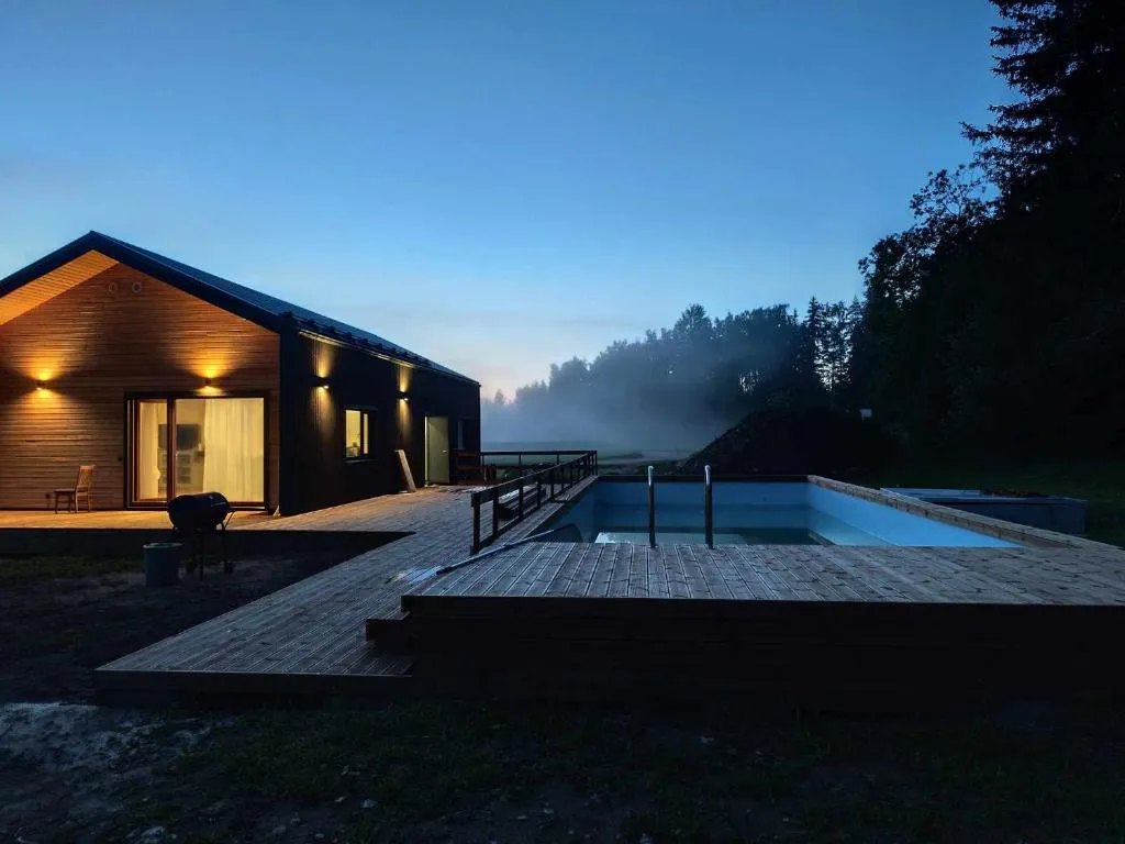 Rapla Ratsakeskuse puhkemaja, Rapla Equestrian Centre holidayhouse, hotel in Libadu