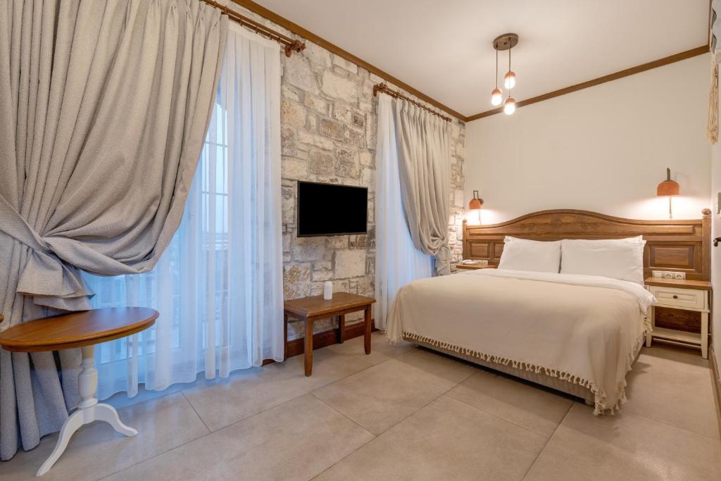 Navalia Hotel — Pokoje in Foca, Izmir