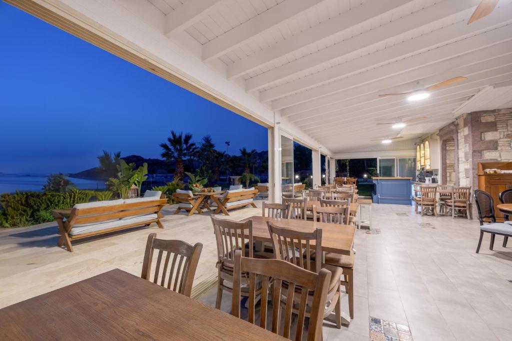 Navalia Hotel — Restauracje i bary in Foca, Izmir